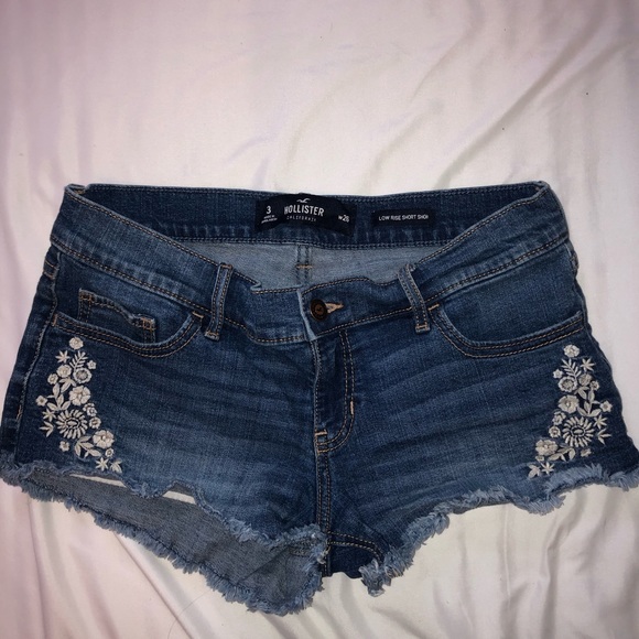 Hollister shorts with floral design size 3 - low rise shorts - Picture 2 of 5
